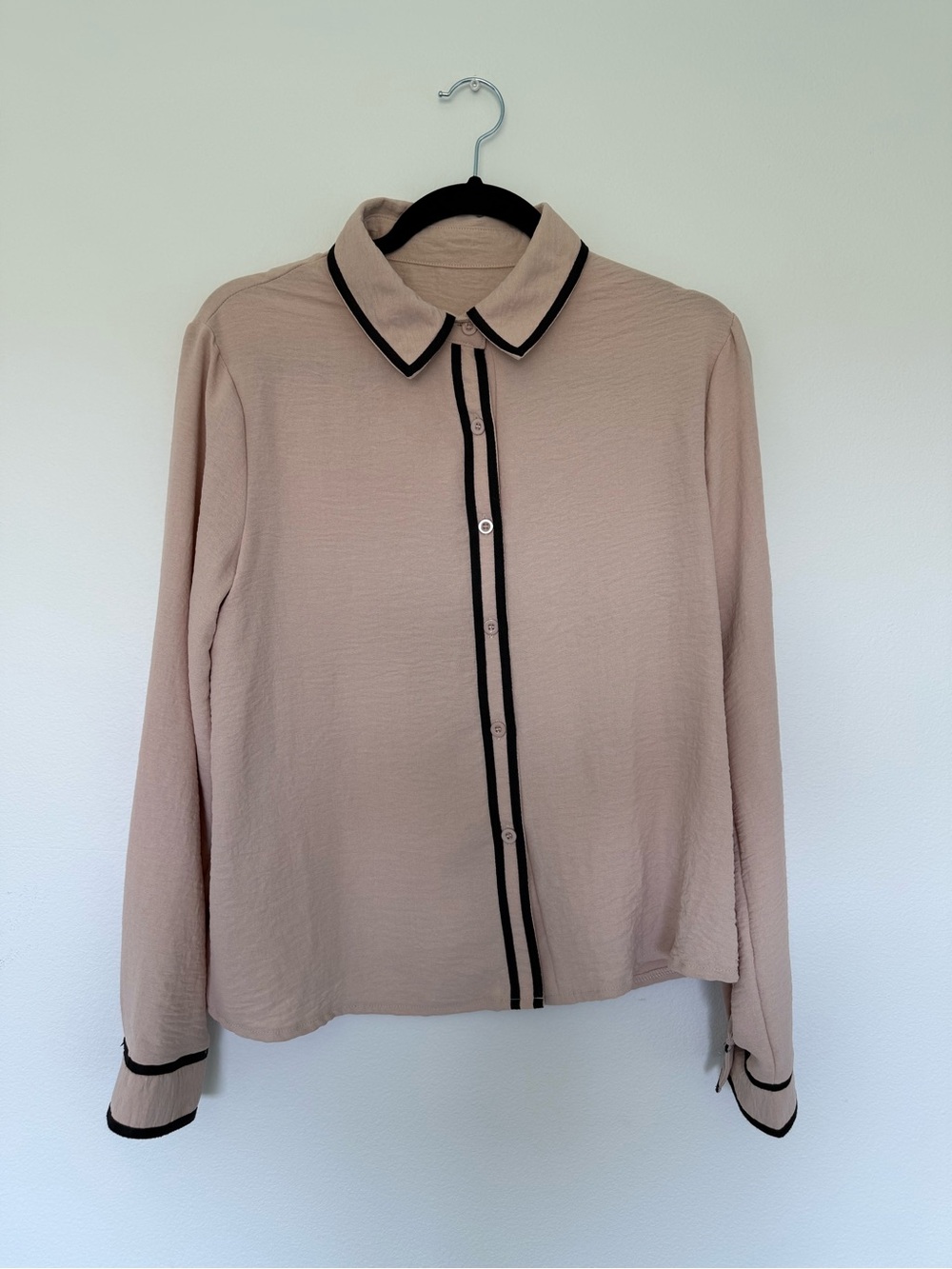 Women’s Beige Contrast-Trim Button Front Blouse
